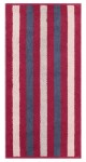 Ręcznik bawełniany 50x100 cm w bordowym kolorze, z poziomymi pasami w odcieniach beżu, granatu i bieli. Leżący na płasko, z widoczną teksturą tkaniny. Prosty, jednolity, jasny tle w celu podkreślenia wzoru.