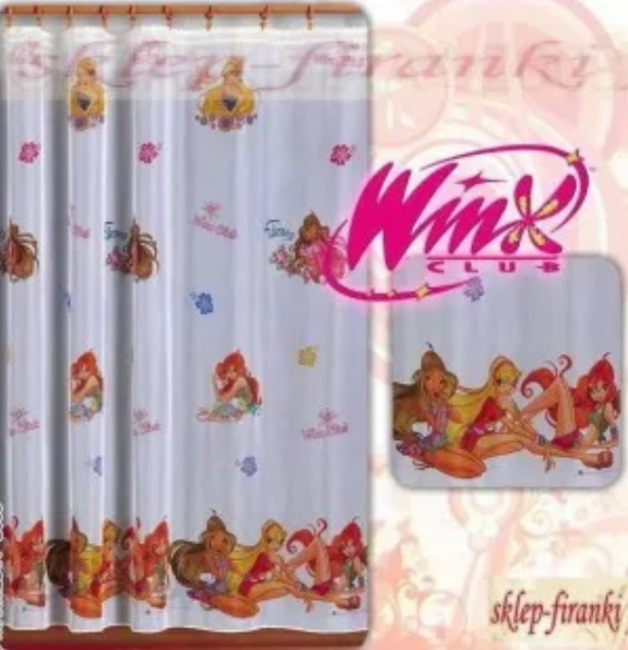 Firana dziecięca woal Winx Club o wysokości 160 cm, w białym kolorze, z kolorowymi postaciami z kreskówki. Produkt zawieszony, z wykończeniem na górze. Na tle widoczne drobne kwiatowe wzory. Idealna do pokoju dziecięcego.