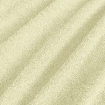 Pościel frotte 200x220 w kolorze kremowym z widoczną teksturą, ukazująca miękką i przyjemną w dotyku dzianinę. Ujęcie z bliska, z detalami faktury materiału i cienkimi prążkami. Tło jednolite, podkreślające kolor i materiał.