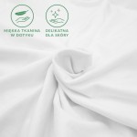 Prześcieradło jersey z elastanem w kolorze białym, złożone na gładkim tle. Zbliżenie na fakturę materiału, podkreślając jego miękkość i delikatność dla skóry. Widoczne symbole informujące o właściwościach tkaniny.