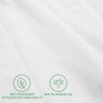 Prześcieradło jersey z elastanem w kolorze białym, z widoczną gładką fakturą. Na materiale umieszczone zielone napisy: Bez domieszek sztucznych substancji i Nie pilinguje się. Produkt leży na płasko, ukazując detale tkaniny.