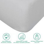 Prześcieradło flanelowe z gumką w kolorze jasno szarym, rozmiar 200x220 cm, wykonane z 100% bawełny o gramaturze 160 g/m². Produkt leży na jednolitym tle, z widocznym detalem gumki w narożnikach. Idealne na chłodniejsze miesiące.