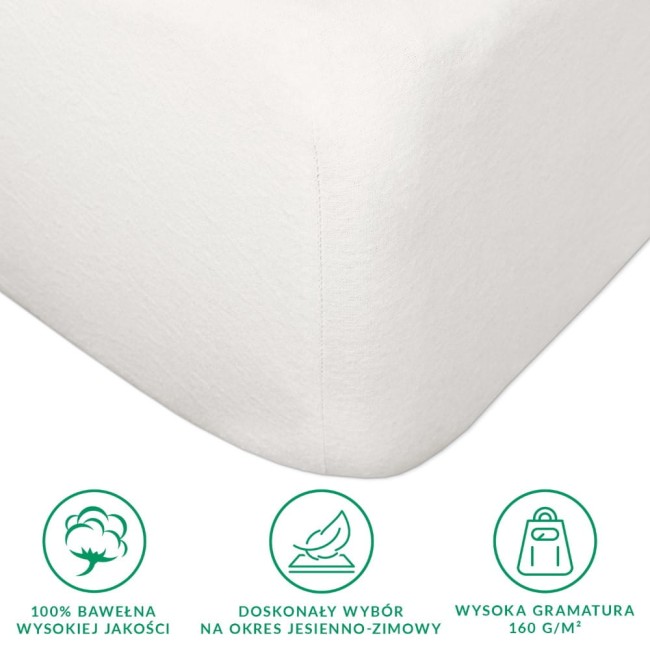 Prześcieradło flanelowe z gumką 140x200 w kolorze kremowym, widoczne z boku. Materiał 100% bawełna o gramaturze 160 g/m², gładka faktura. Napisy informacyjne na dole zdjęcia przedstawiają cechy produktu, zapewniając kontekst użytkowania.