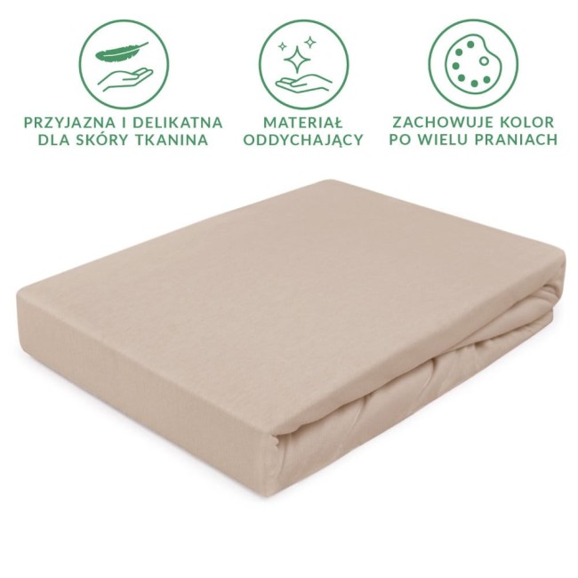 Prześcieradło jersey z gumką w kolorze beżowym, rozmiar 90x200 cm, leżące płasko. Materiał jest gładki i elastyczny, z widoczną gumką na brzegu. Tło białe, co podkreśla kolor i fakturę materiału.
