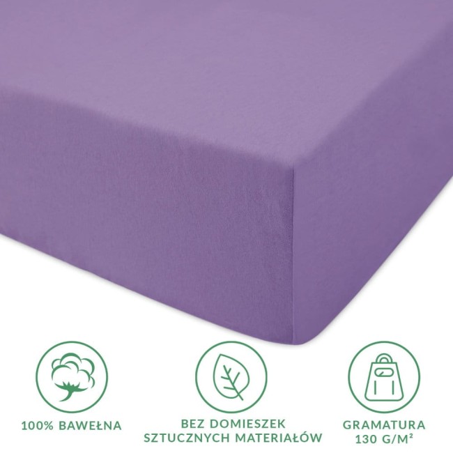 Prześcieradło jersey z gumką w kolorze jasnego fioletu, wykonane w 100% z bawełny. Widoczny detal krawędzi, przylegającej do materaca. Gramatura 130 g/m², bez domieszek sztucznych materiałów.