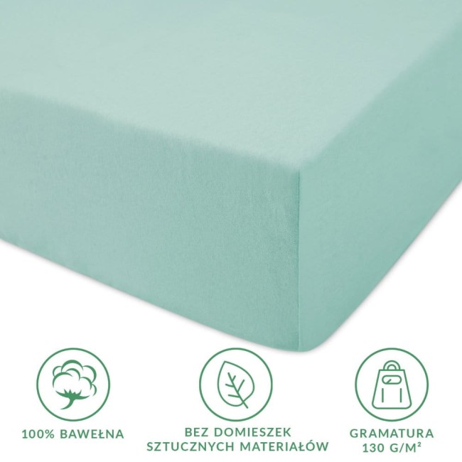 Prześcieradło jersey z gumką w kolorze jasnego turkusu, wykonane w 100% z bawełny, o gramaturze 130 g/m². Widoczne boki odciążające oraz elastyczny materiał, idealne do materaca 90x200 cm. Tło białe, bez dodatkowych elementów.