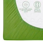 Prześcieradło jersey z gumką 90x200 w kolorze kaktusowym, z bliska ukazuje gładką fakturę materiału oraz widoczne obramowanie z grubej gumy, które utrzymuje prześcieradło na materacu.
