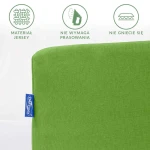 Prześcieradło jersey z gumką 90x200 w kolorze Kaktus, leżące na białym tle. Widać logo producenta oraz ikony wskazujące, że materiał nie wymaga prasowania i nie gniecie się. Gładka, matowa tekstura dzianiny.