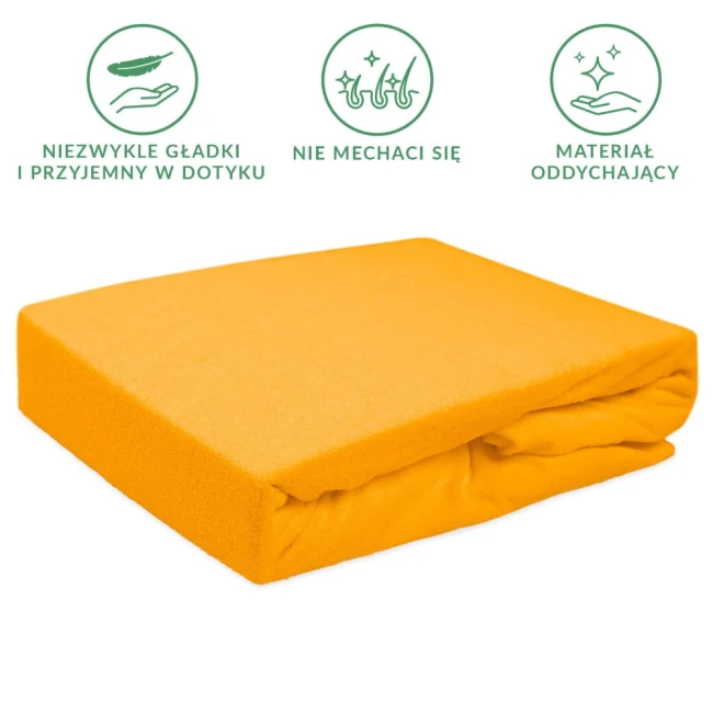 Prześcieradło frotte z gumką 160x200 w kolorze żółtym, leżące na jednolitym tle. Materiał teksturowany, złocisty, bez jakichkolwiek wzorów. Produkt złożony, ukazujący gładką powierzchnię oraz gumkę na krawędzi, zapewniającą dobre dopasowanie.