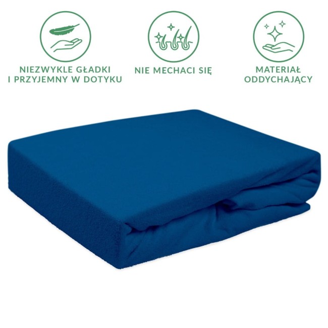 Prześcieradło frotte z gumką w kolorze chabrowym, rozmiar 200x220 cm. Złożone i umieszczone na jednolitym tle, z widoczną gładką fakturą materiału. Gumka zapewnia dobre dopasowanie do materaca, uniemożliwiając przesuwanie.