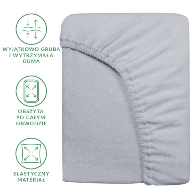 Prześcieradło frotte z gumką w kolorze popielatym, rozmiar 200x220 cm, rozłożone na jednolitym tle. Widoczne ściągacze gumowe na obrzeżach, które zapewniają dobre dopasowanie. Materiał teksturowany, elastyczny, co ułatwia zakładanie.
