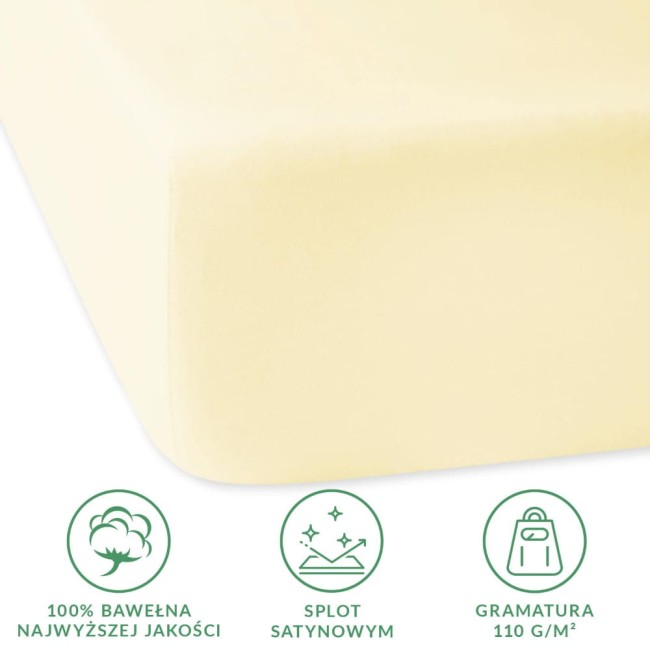 Prześcieradło satynowe 140x200 w kolorze kremowym, wykonane z 100% bawełny. Ułożone na płasko, ukazujące gładką fakturę materiału. Widoczne logo i symbole dotyczące jakości tkaniny oraz gramatury. Tło białe, proste.
