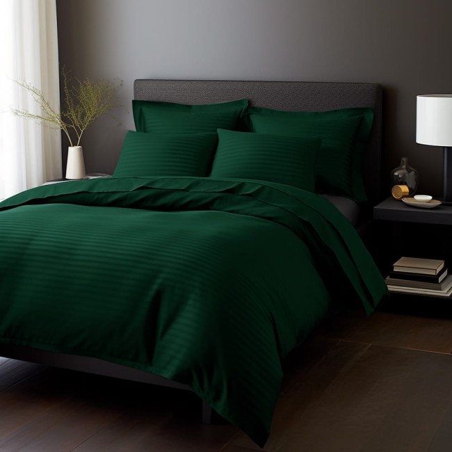  Elegancka stylowa ekskluzywna ciemno zielona pościel satynowa 140x200 cm w delikatne pasy 