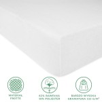 Prześcieradło frotte z gumką 70x140 w kolorze białym, ukazane z boku. Widoczna faktura materiału, zapewniająca miękkość i komfort. Gumka wokół krawędzi zapewnia dopasowanie do materaca. Idealne do łóżeczek dziecięcych.