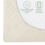 Prześcieradło jersey z gumką 90x200 w kolorze ecru, wykonane z miękkiego materiału, leżące na białym tle. Widoczna obwodowa gumka, której faktura jest dobrze widoczna. Wgłębienia w tkaninie podkreślają jej jakość i trwałość.