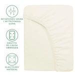 Prześcieradło frotte z gumką 120x200 w kolorze ecru, złożone w pozycji leżącej. Widoczna guma obszyta po całym obwodzie oraz elastyczny materiał, tworzący fakturę przyjemną w dotyku. Tło jednolite, co podkreśla produkt.