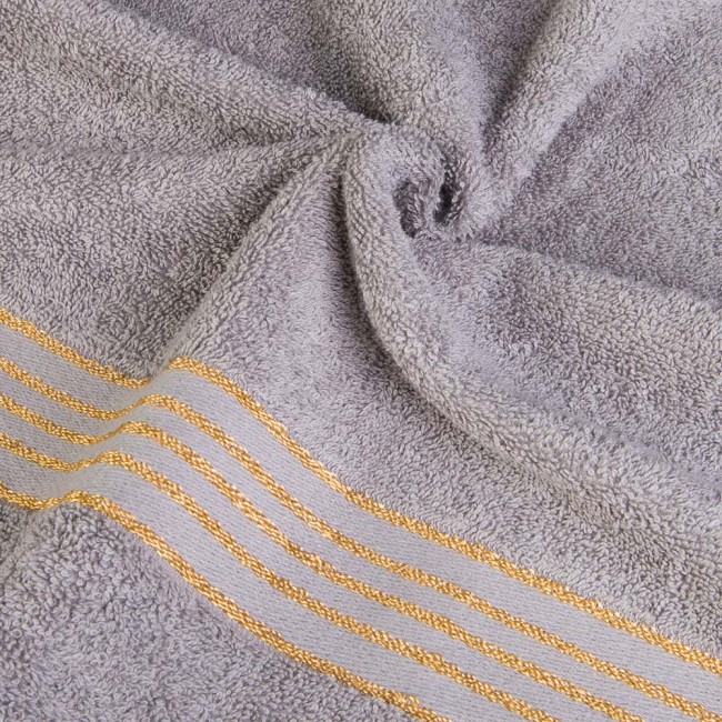 Komplet ręczników z bawełny w eco pudełku kolor szary z bordiurą w złote paski 500 g/m2 TIWANO 3 kpl.