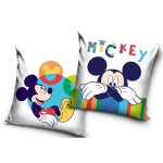 Poduszka dziecięca 40x40 cm z motywem Myszki Miki. Jedna strona z wizerunkiem Miki na kolorowym tle, druga z napisem MICKEY i Miki w białej, matowej tkaninie. Poduszka w kształcie kwadratu, idealna do pokoju dziecięcego.
