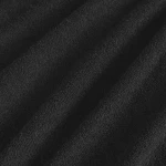 Pościel frotte w kolorze czarnym, w rozmiarze 155x220 cm, o teksturowanej powierzchni. Widoczne fałdy materiału podkreślają jego miękkość i grubość, idealna do użycia w sypialni.