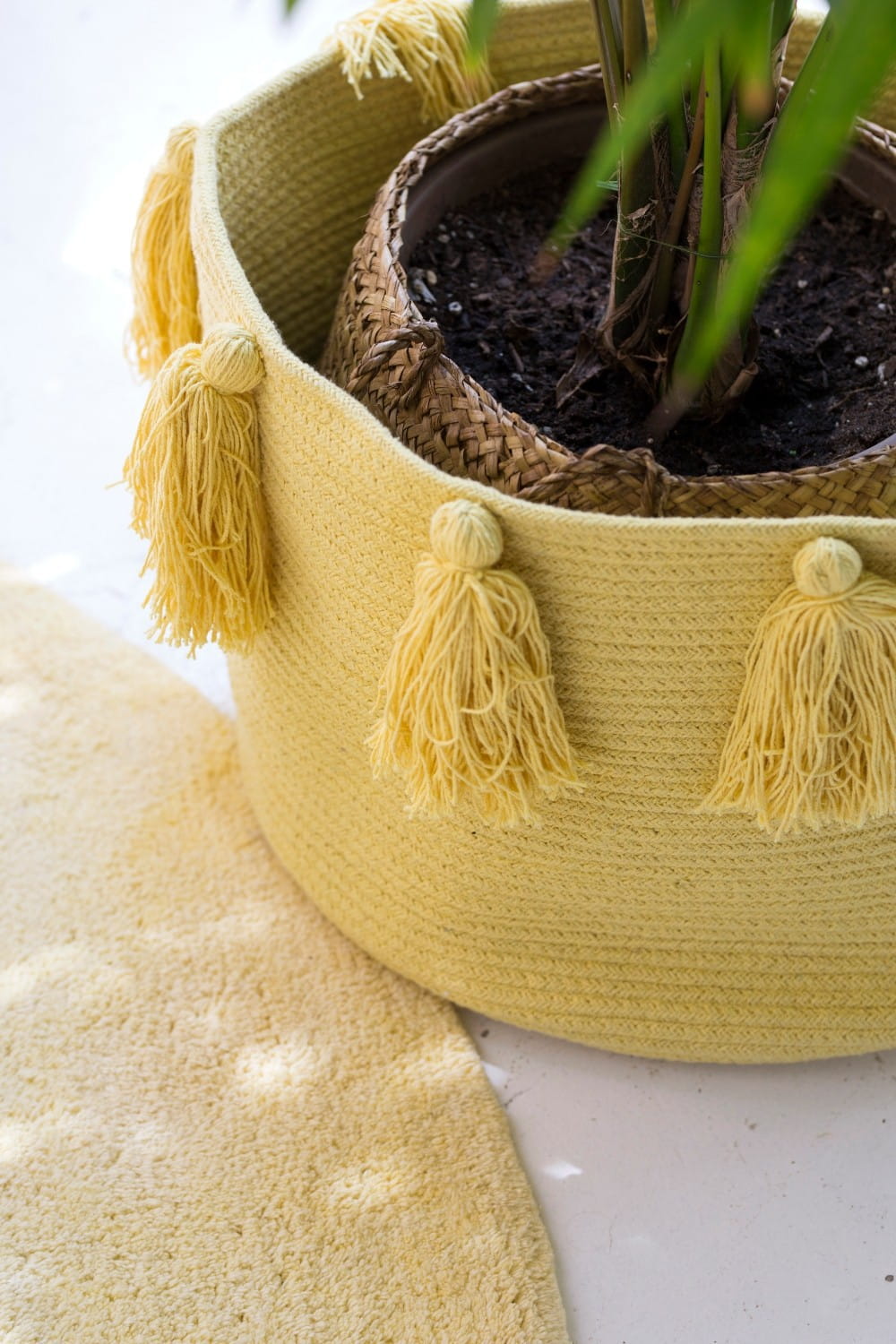 Kosz dekoracyjny Tassels Yellow, Lorena Canals
